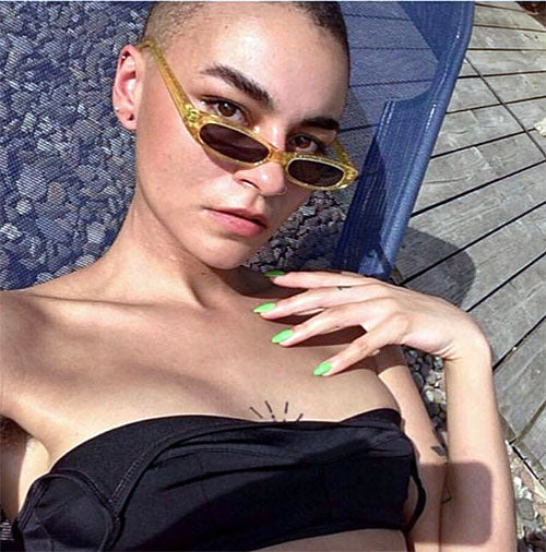 Avant-Garde Elegance Eyewear for the Confident Trendsetter