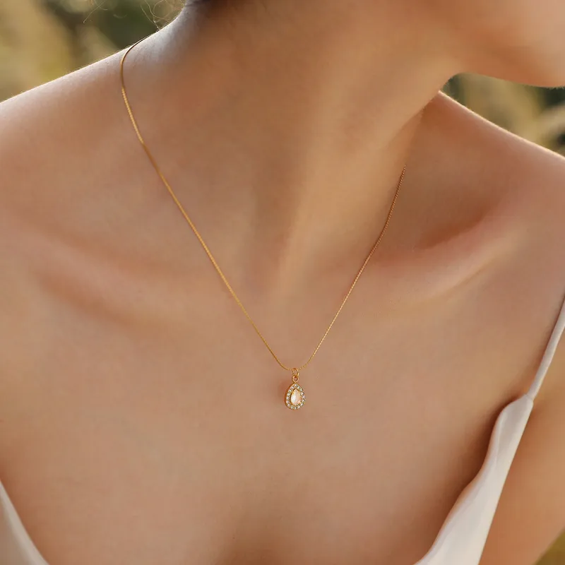 Elegant Alloy Pendant Necklace